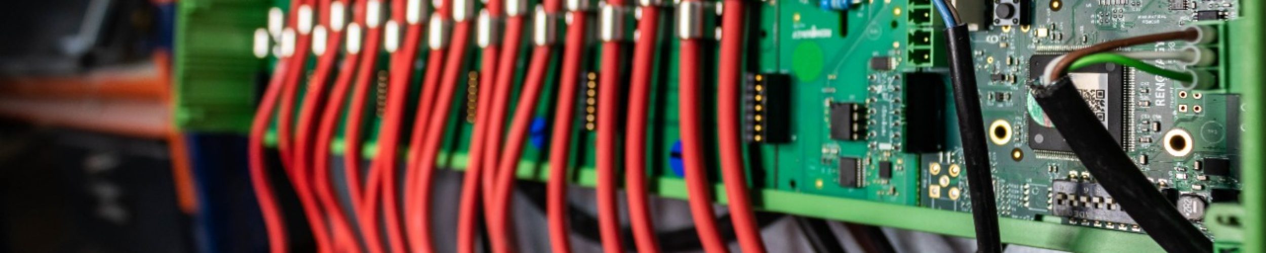 Oferecemos todos os tipos de soluções para usinas fotovoltaicas.